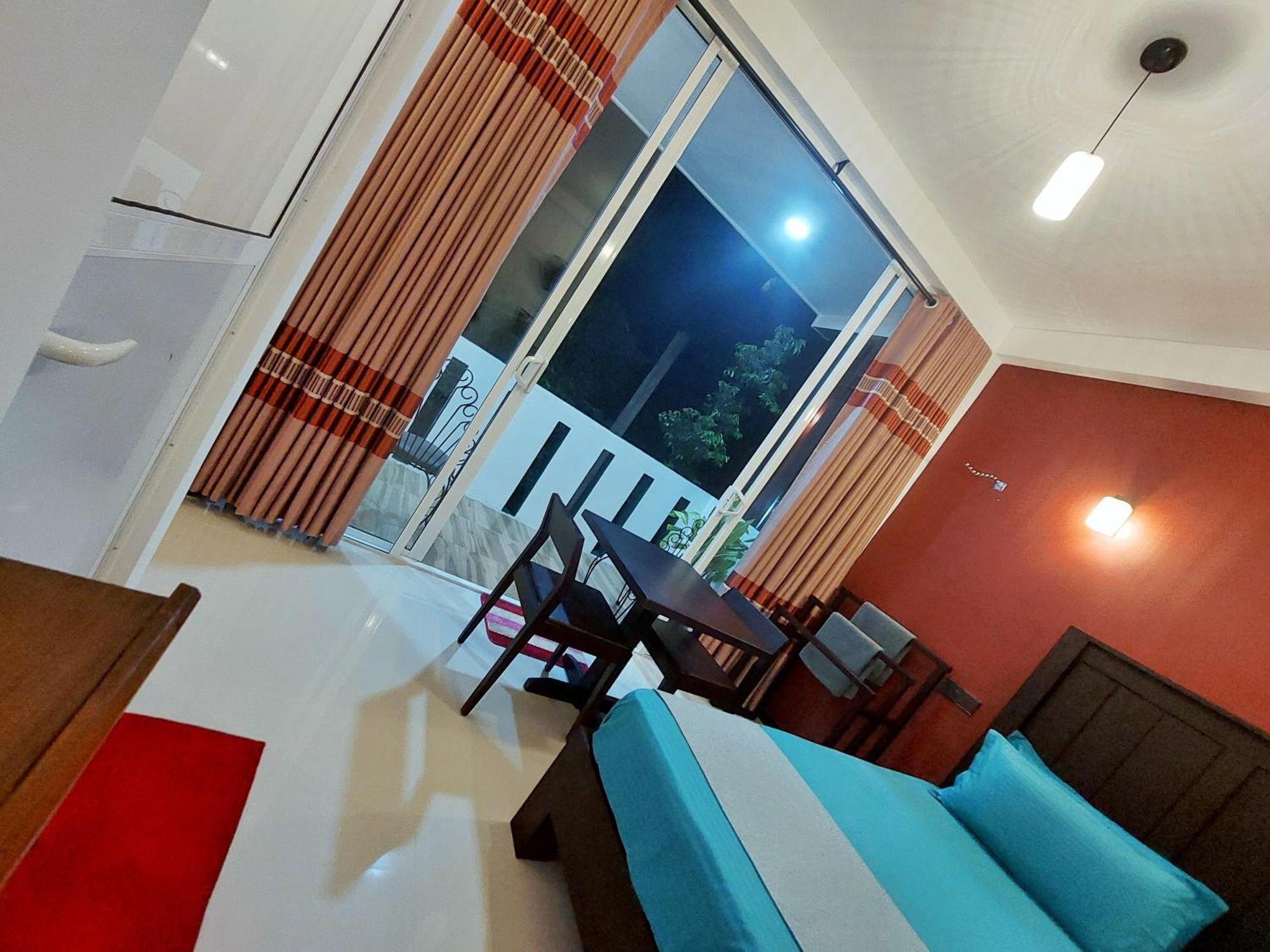 Chen Villa - Near Airport 尼甘布 外观 照片